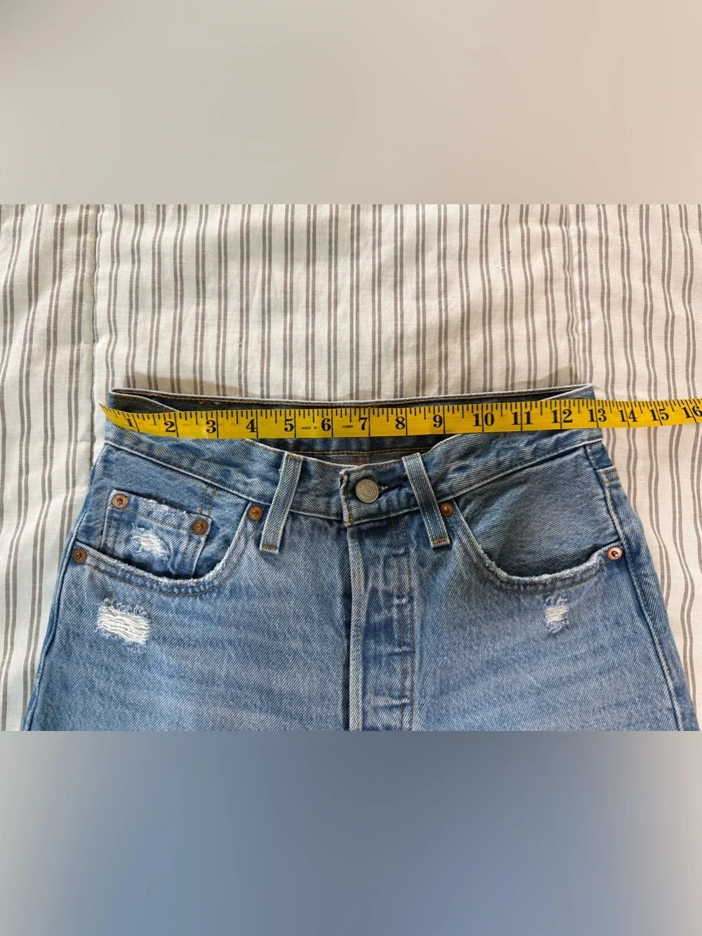 Levi's 501 Distressed Straight Leg Jeans Light Wash Button Fly Women’s 24x26